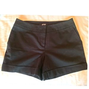 Black shorts with pockets